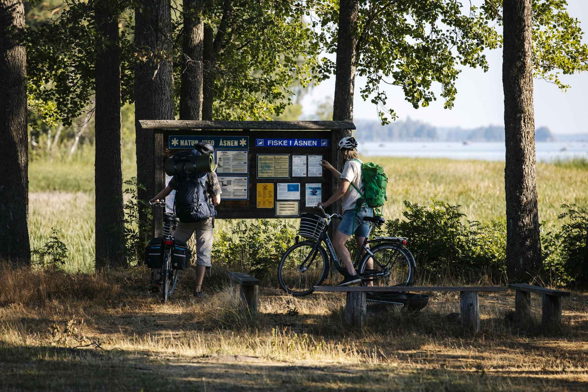 Fahrrad fahren am See Åsnen, Småland