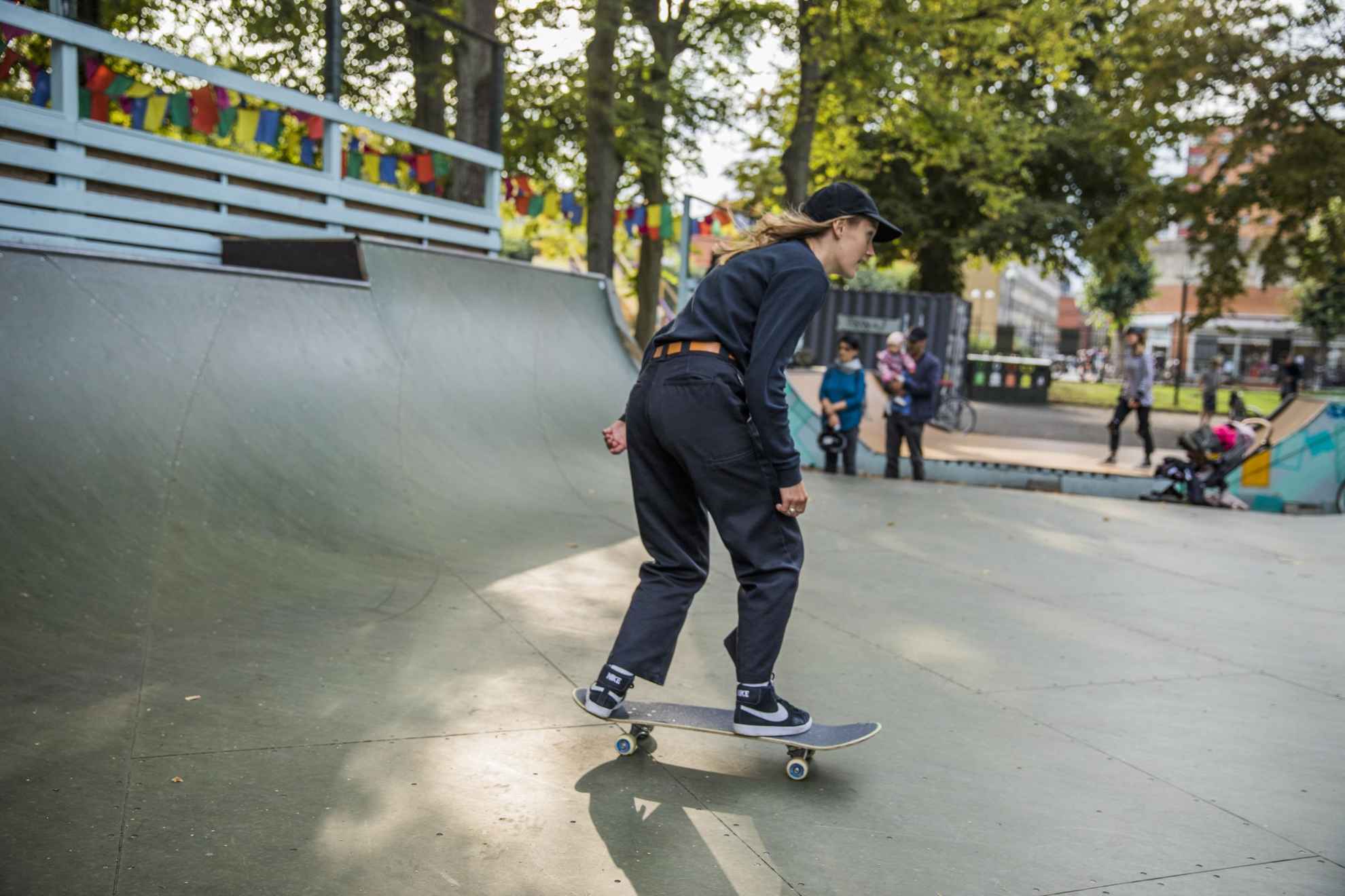 Skateboarding im Folkets Park