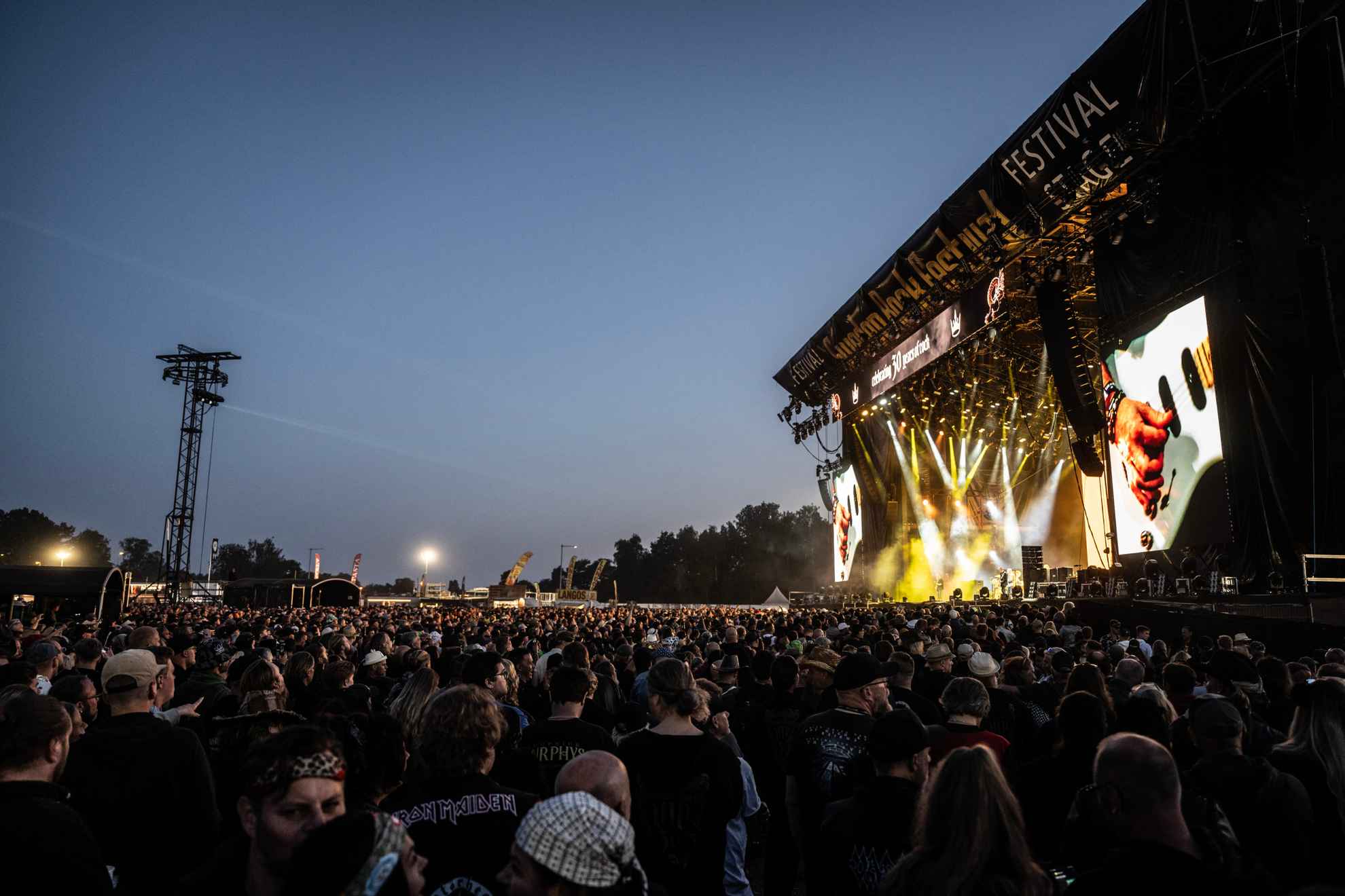 Großes Publikum bei einem Rockkonzert auf dem Festival Sweden Rock außerhalb von Sölvesborg.