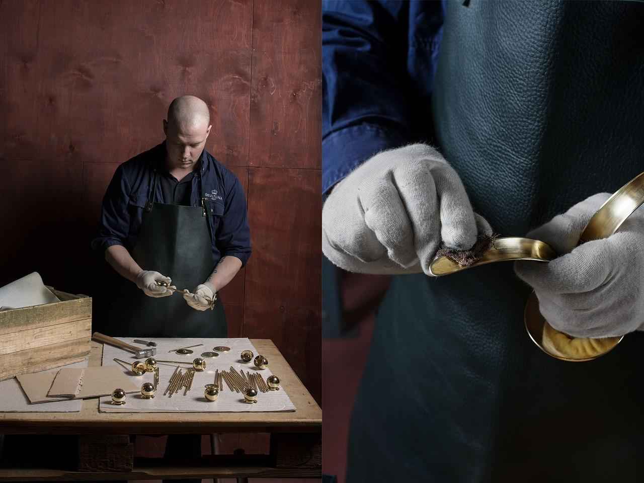 Collage zweier Bilder. Links: Mehrere Messingteile liegen auf einem Tisch vor einem Mann, der daran arbeitet, die Teile zusammenzusetzen. Rechts: eine Nahaufnahme seiner Hände, die einen Messingkerzenhalter polieren.