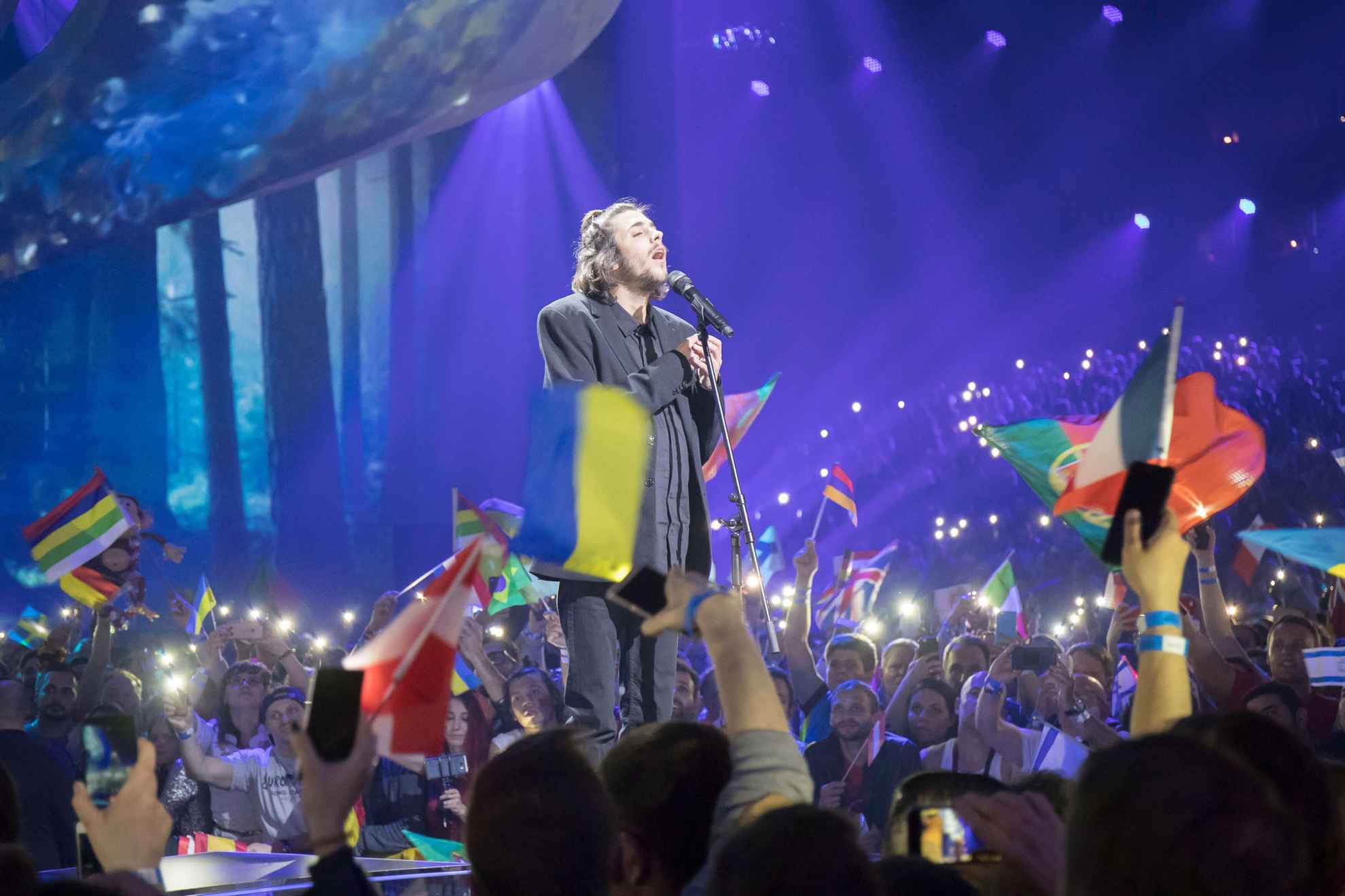 Salvador Sobral, Gewinner des Eurovision Song Contest 2017, bei seinem Auftritt auf der Bühne