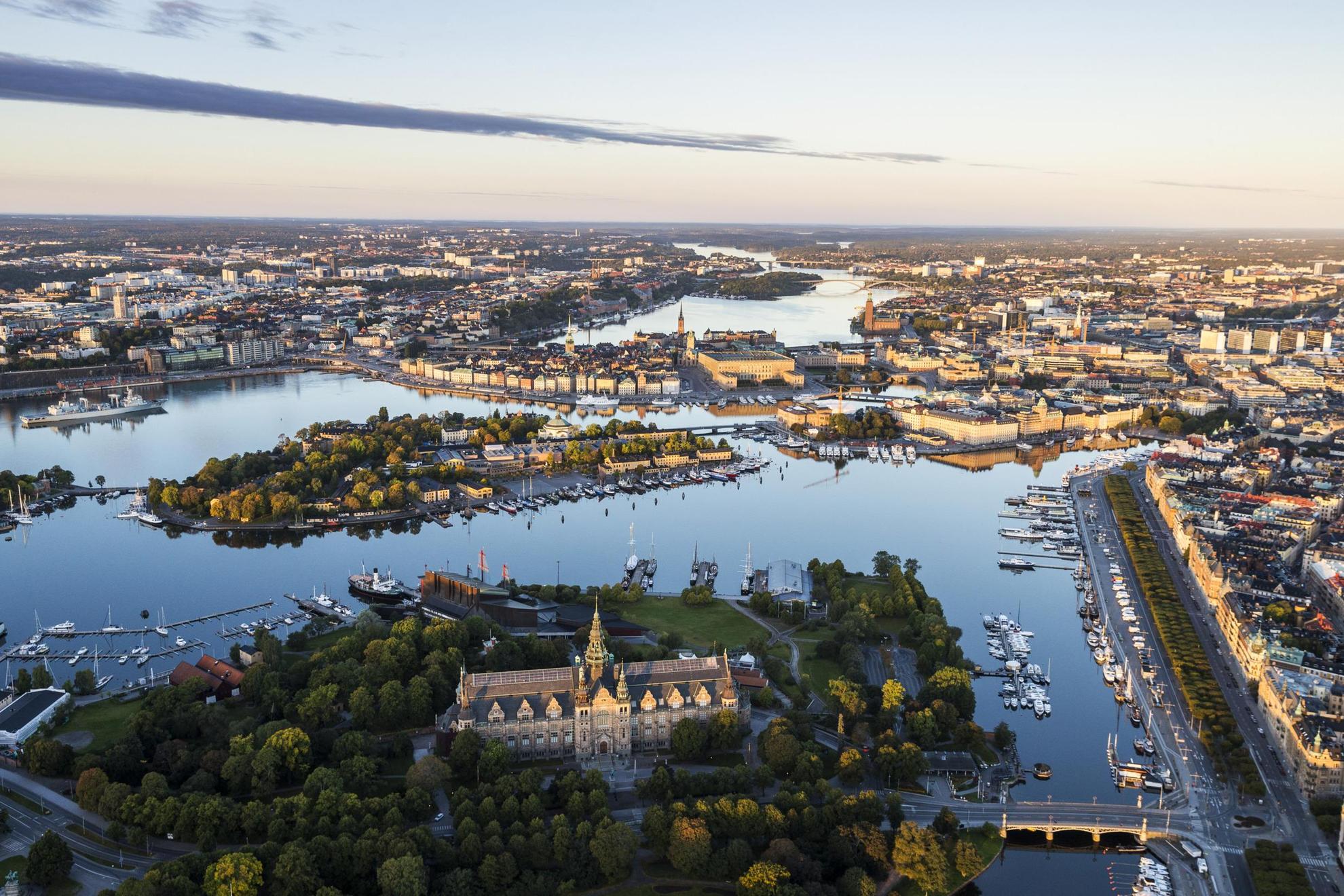 Eine Luftaufnahme Stockholms im Sommer.
